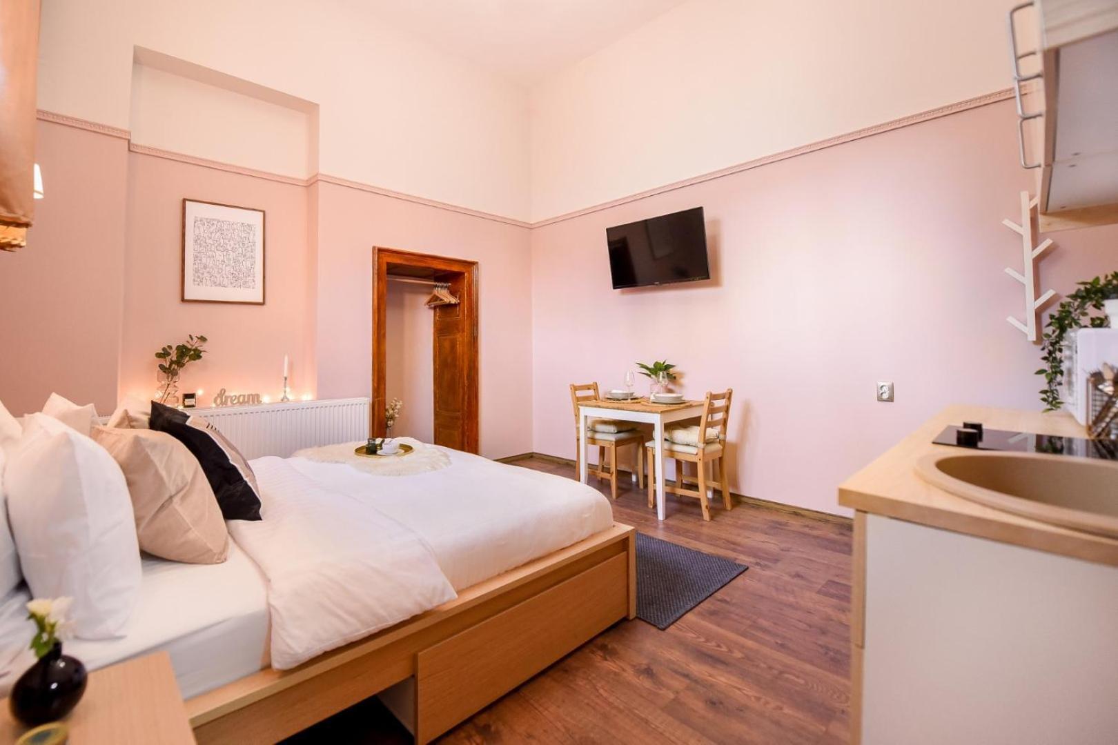 Historic Charm, Modern Comfort - Accommodation In The Heart Of The Old Town Bukurešť Pokoj fotografie