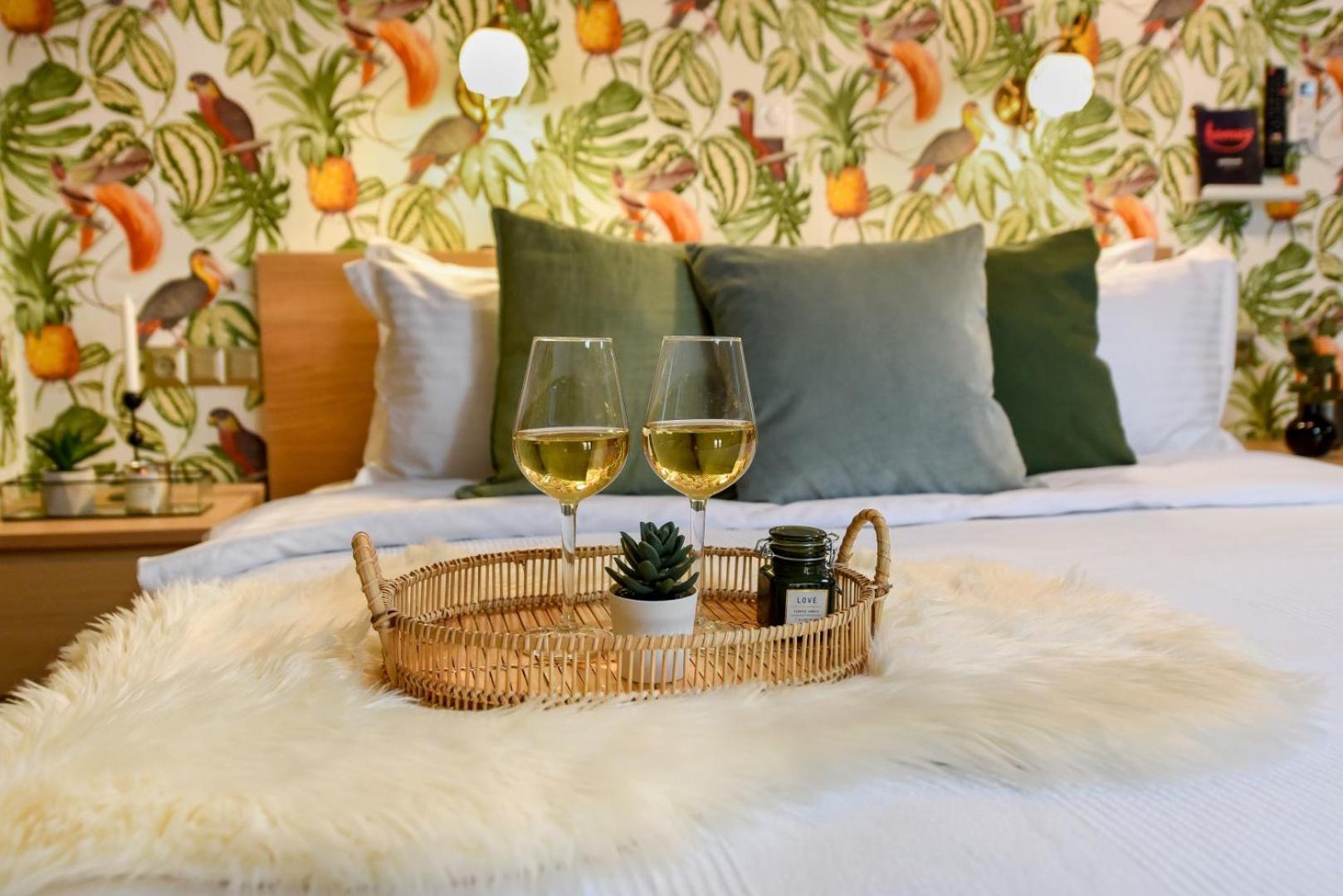 Historic Charm, Modern Comfort - Accommodation In The Heart Of The Old Town Bukurešť Pokoj fotografie