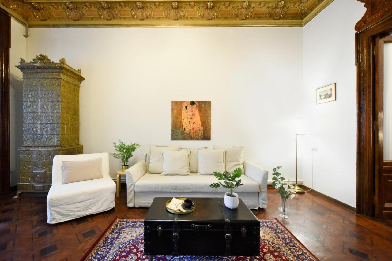 Historic Charm, Modern Comfort - Accommodation In The Heart Of The Old Town Bukurešť Exteriér fotografie