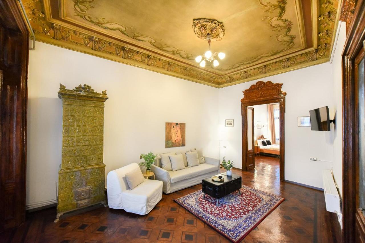 Historic Charm, Modern Comfort - Accommodation In The Heart Of The Old Town Bukurešť Exteriér fotografie