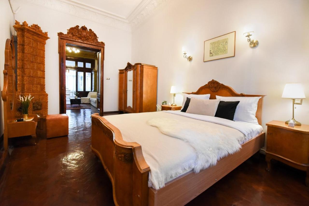Historic Charm, Modern Comfort - Accommodation In The Heart Of The Old Town Bukurešť Exteriér fotografie